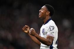 -瑞士主场告捷，英格兰小组出局