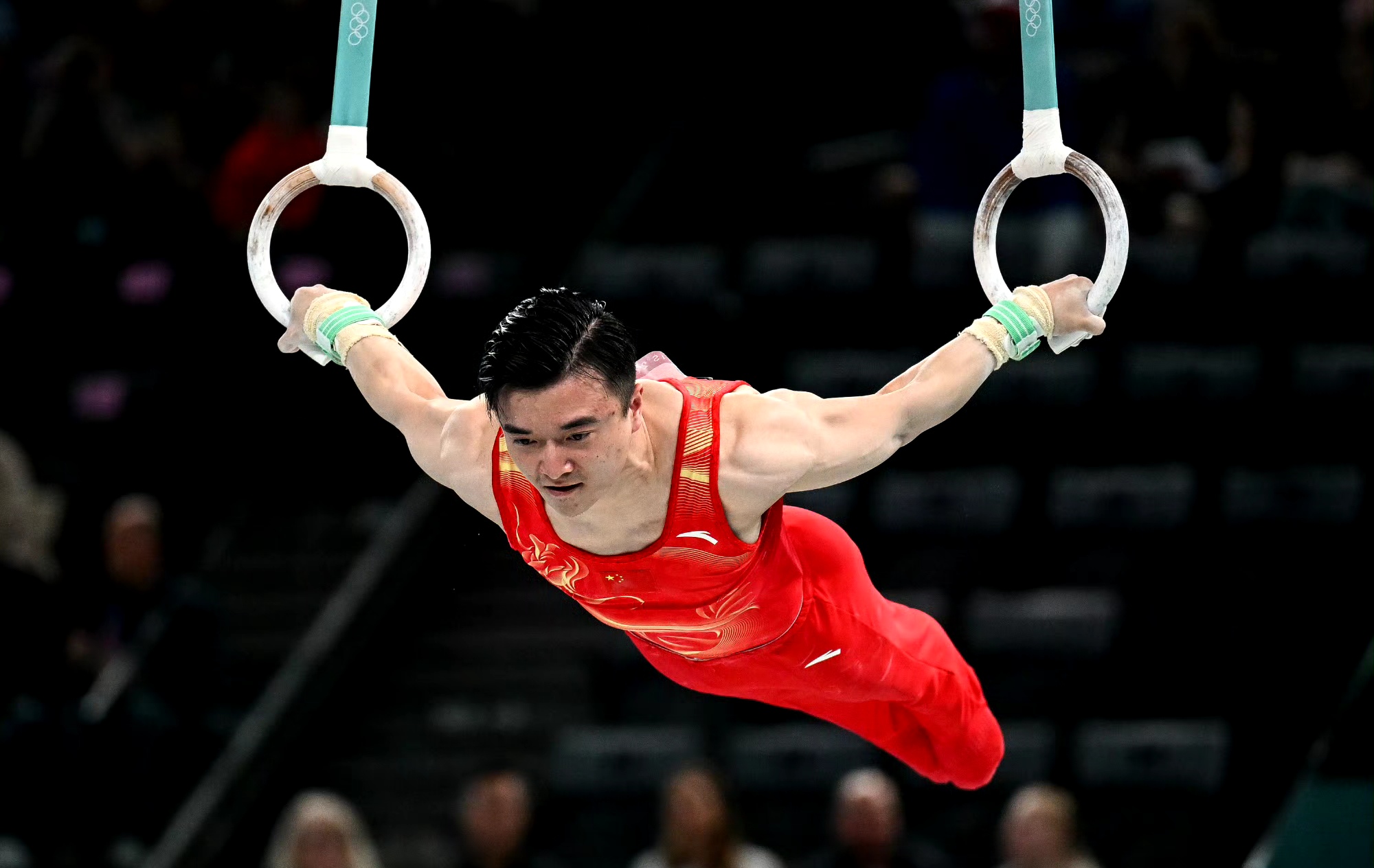 体操比赛中中国选手交出完美表现，获得殿军