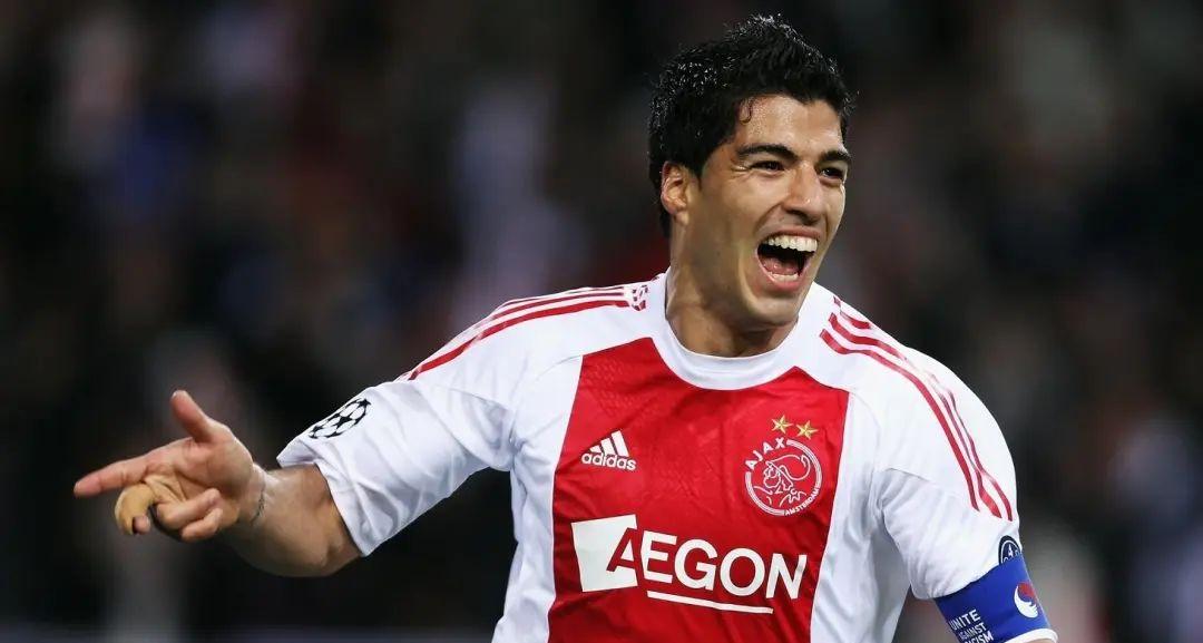 荷兰险胜利物浦，苏亚雷斯高光表现